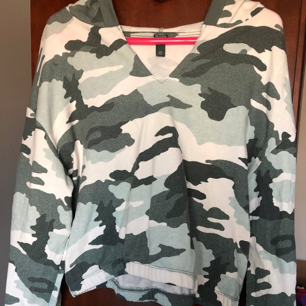 *NWOT* wild fable camo cropped hoodie
